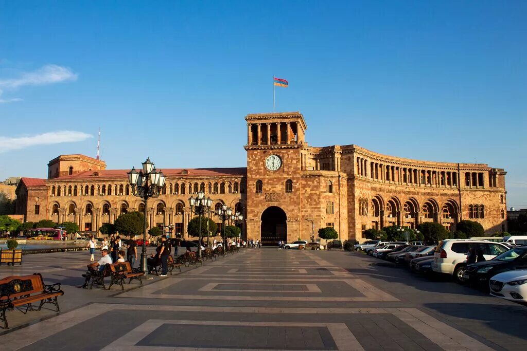 Как назывался ереван. Площадь Республики Ереван. Дом правительства Ереван. Здание правительства Армении в Ереване. Армения Ереван центр площадь.