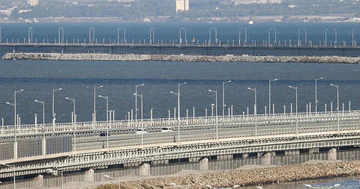 Крымский мост сегодня новости последнего часа 2024. Автомобильный мост. Крымский мост закрыт. По мосту. Последние события на Крымском мосту.