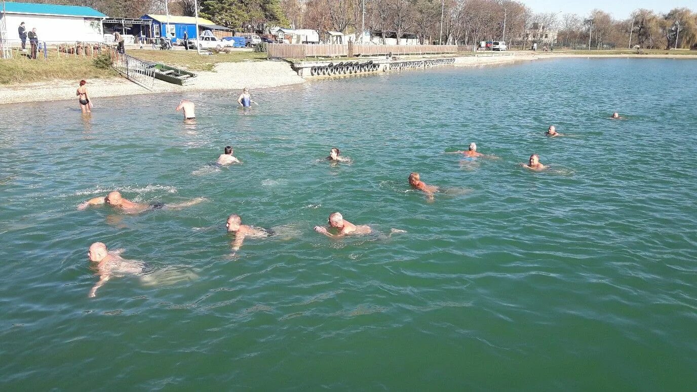 Пятигорск где купаться. Городское озеро Ессентуки. Городское озеро Ессентуки пляж. Озеро в Ессентуках Ставропольского края. Россия Ставропольский край городской округ Ессентуки пляж.