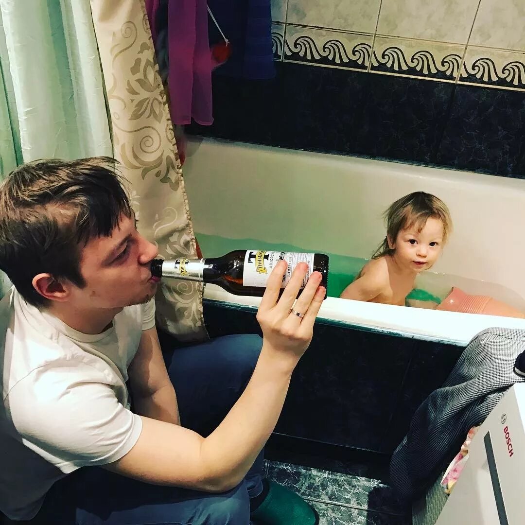 горе папаша. горе родители. горе родители. отец алиментщик. горе родители.