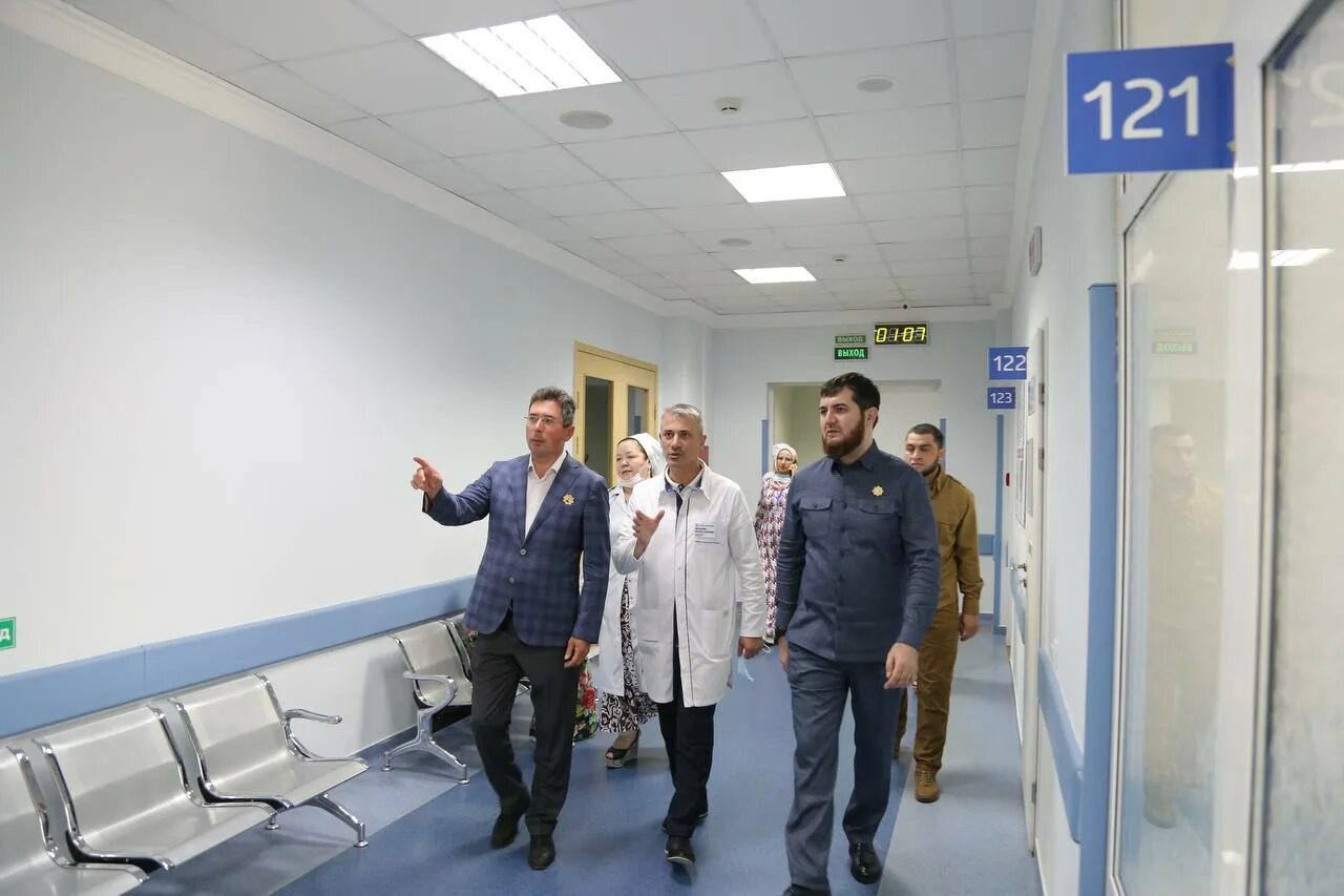 Зам министра здравоохранения чеченской республики. Республиканская клиническая больница имени ш. Эпендиева. Эмблема ркб эпендиева. Республиканская клиническая больница грозный им эпендиева.