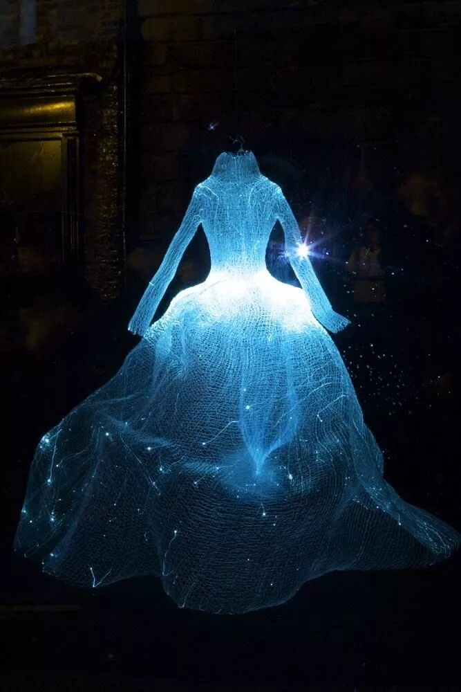 Светящиеся платья. Волшебное платье. Платье со светодиодами. Светящееся свадебное платье.