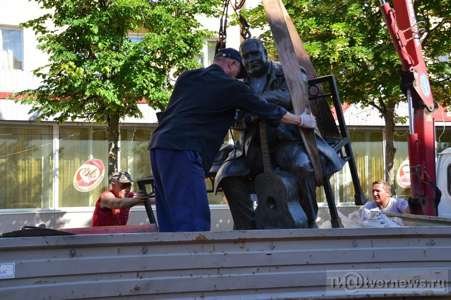 Дом Михаила круга в Твери. Дом музей круга в Твери. Памятник кругу в Твери. Памятник Михаилу кругу. Круг про тверь