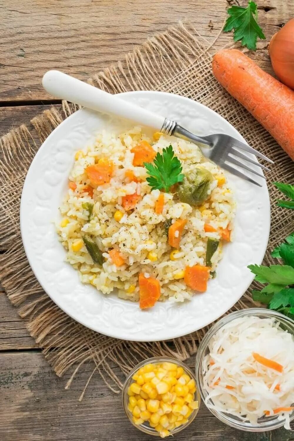 Rice vegetable. Рис с овощами. Рис припущенный с овощами. Рис с овощами подача. Ризотто с кукурузой и овощами.