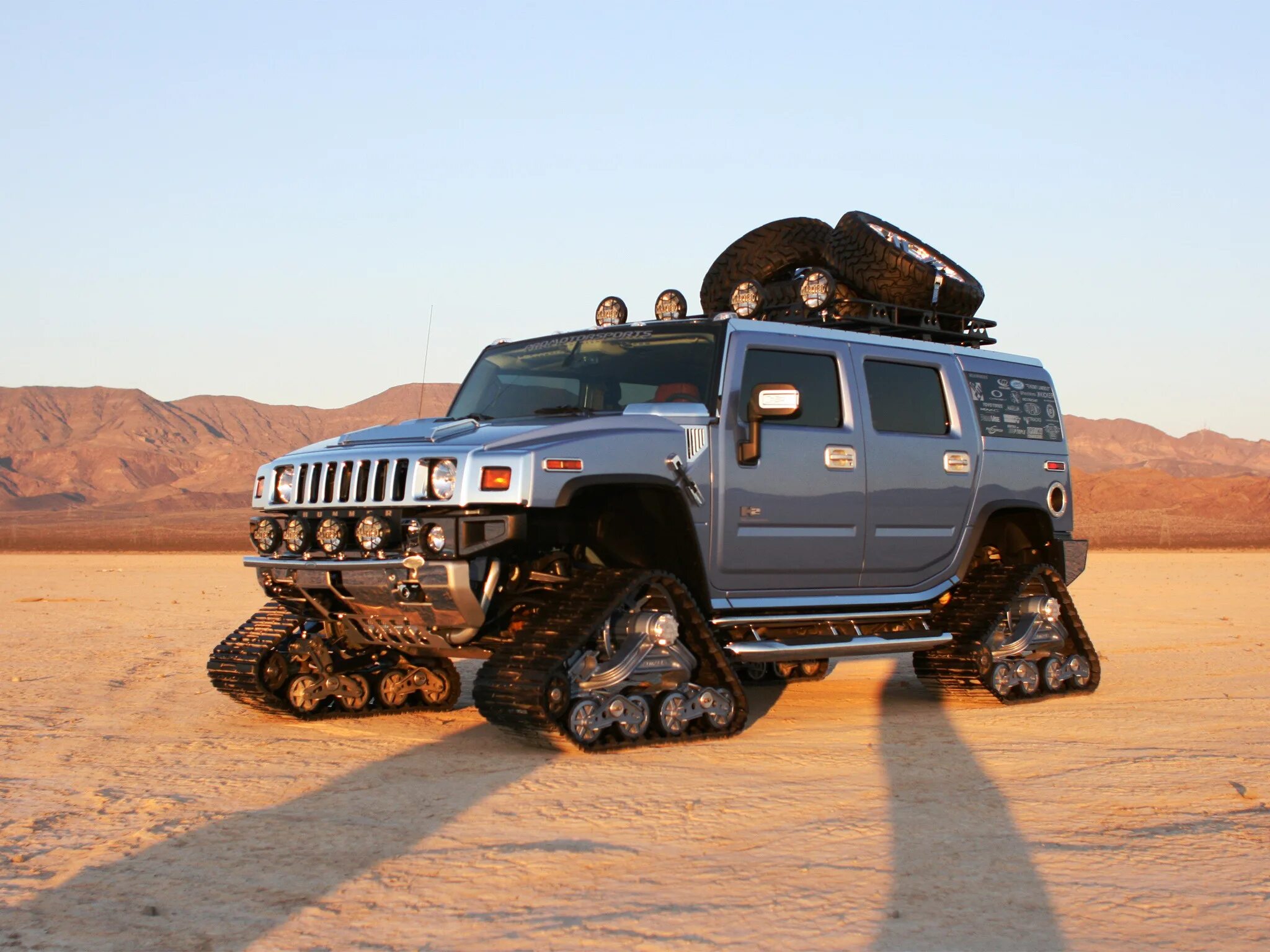 Hummer h3t. Hummer h2 на гусеницах. Jeep Хаммер. Хаммер h2 джип. Включи машину джип