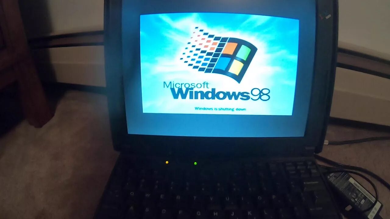 Windows 98 shutdown. Ibm thinkpad windows 98. ноутбук на windows 2000. ibm thinkpad windows 95. ноутбуки на виндовс 98.