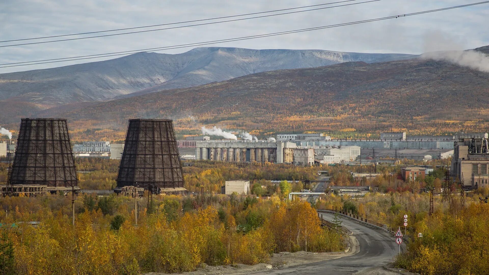 Апатиты заполярный городок. Завод апатиты мурманская область. Апатиты мурманская область горы. Город кировск мурманская область. Кировск оао апатит.