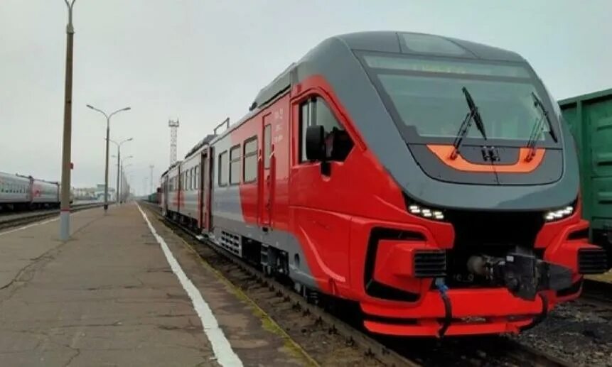 Электричка онега. Орлан поезд Архангельск. Рельсовый автобус Архангельск Исакогорка. Электропоезд ра-3 Орлан. Рельсовый автобус Орлан.