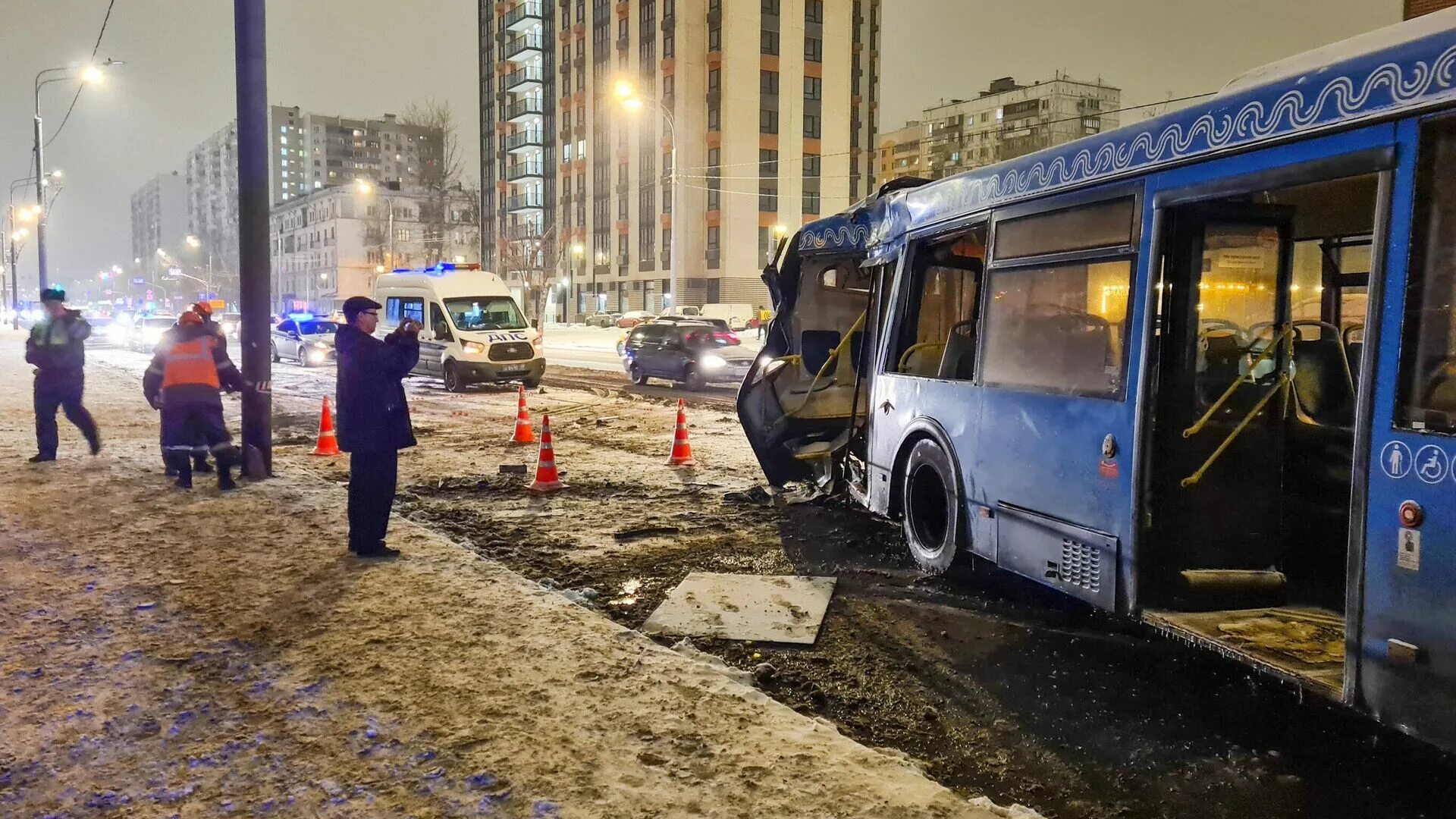 Что случилось а москве сегодня. Автобус Москва. Москва ДТП 4 декабря 2022.