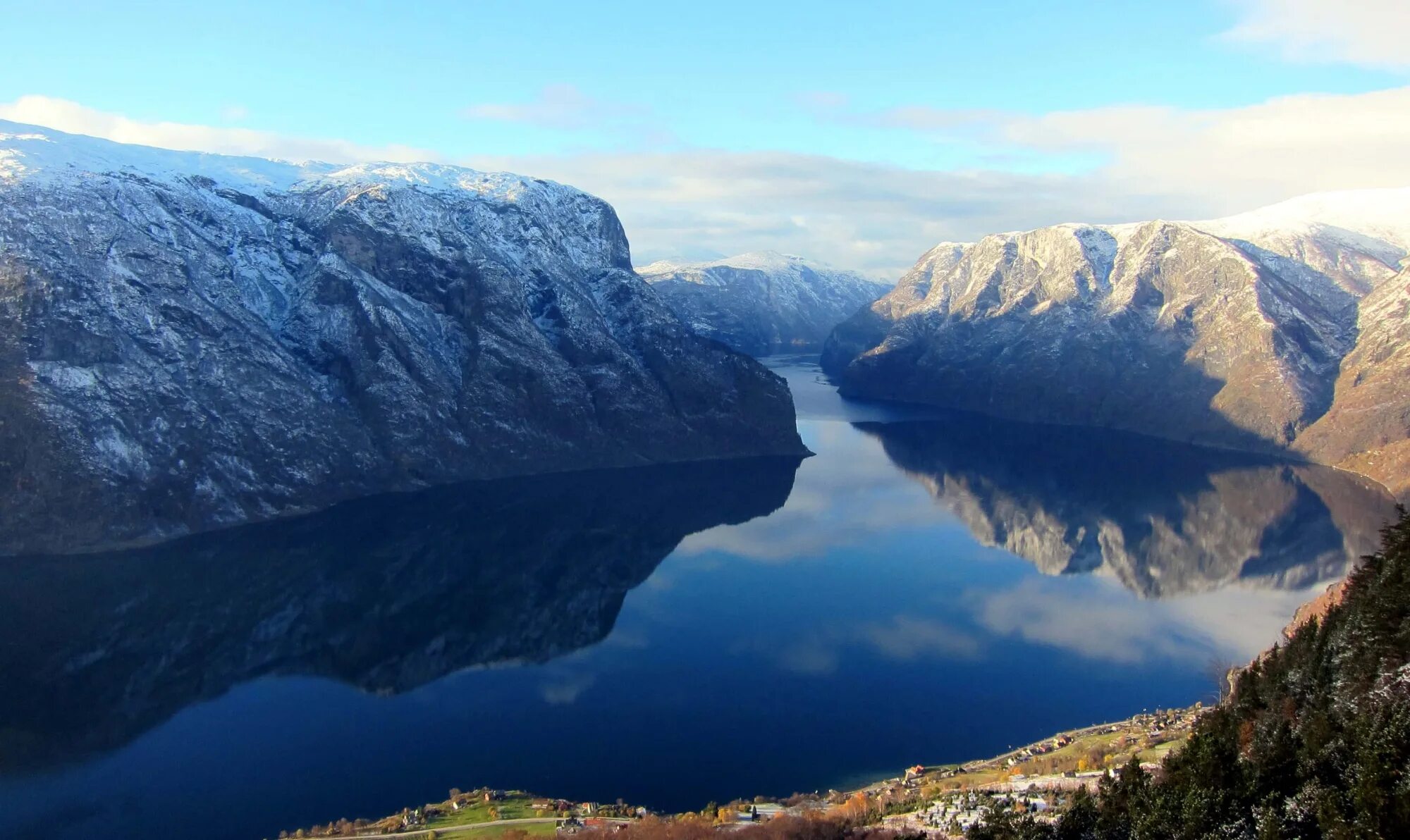 Какая страна имеет природную достопримечательность фьорды. Фьорды Норвегии. Скандинавия фьорды. Аурландс Фьорд. Осло Норвегия фьорды.