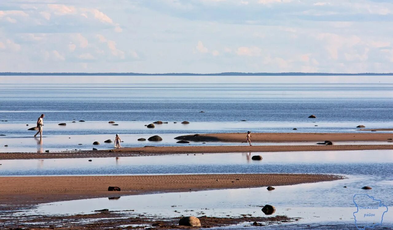 Приливы и отливы онега кий остров. Белое море пляж. Курорты белого моря. Белое море Онега. Остров средний белое море.