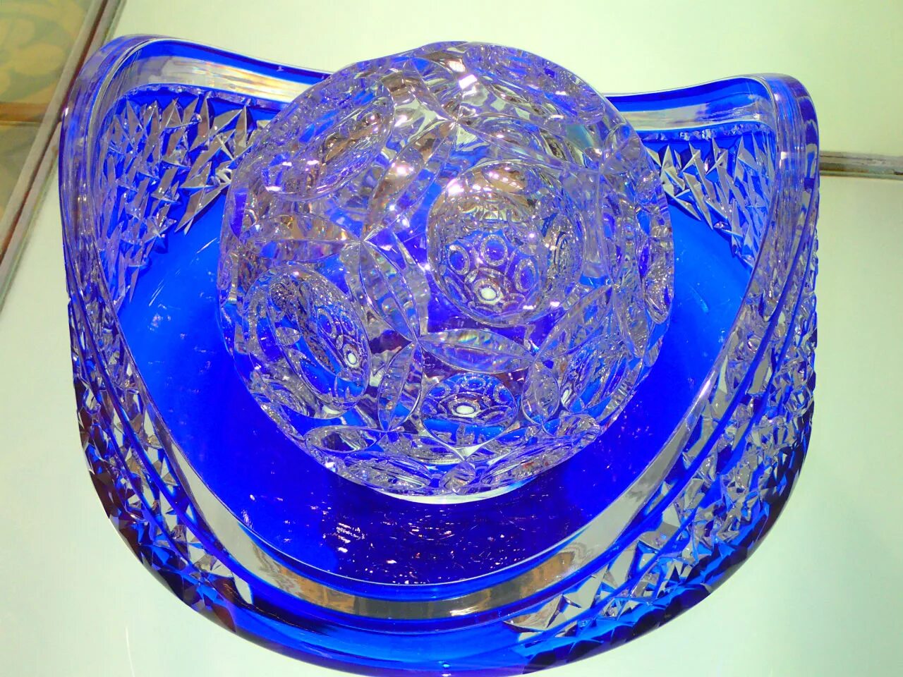 цветной хрусталь гусь хрустальный. стекольный рынок в гусь-хрустальном. гусь-хрустальный хрустальный гусь.