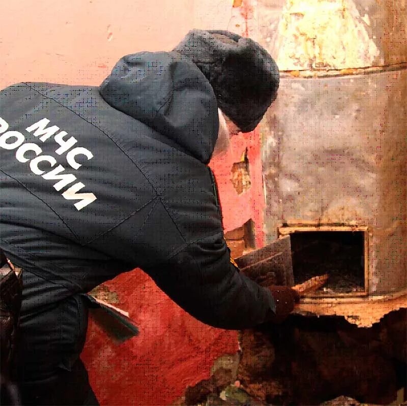 Пожарная безопасность печи. Топим 24. Кочегар угольной котельной. Чугунок в печи. Топка русской печи.