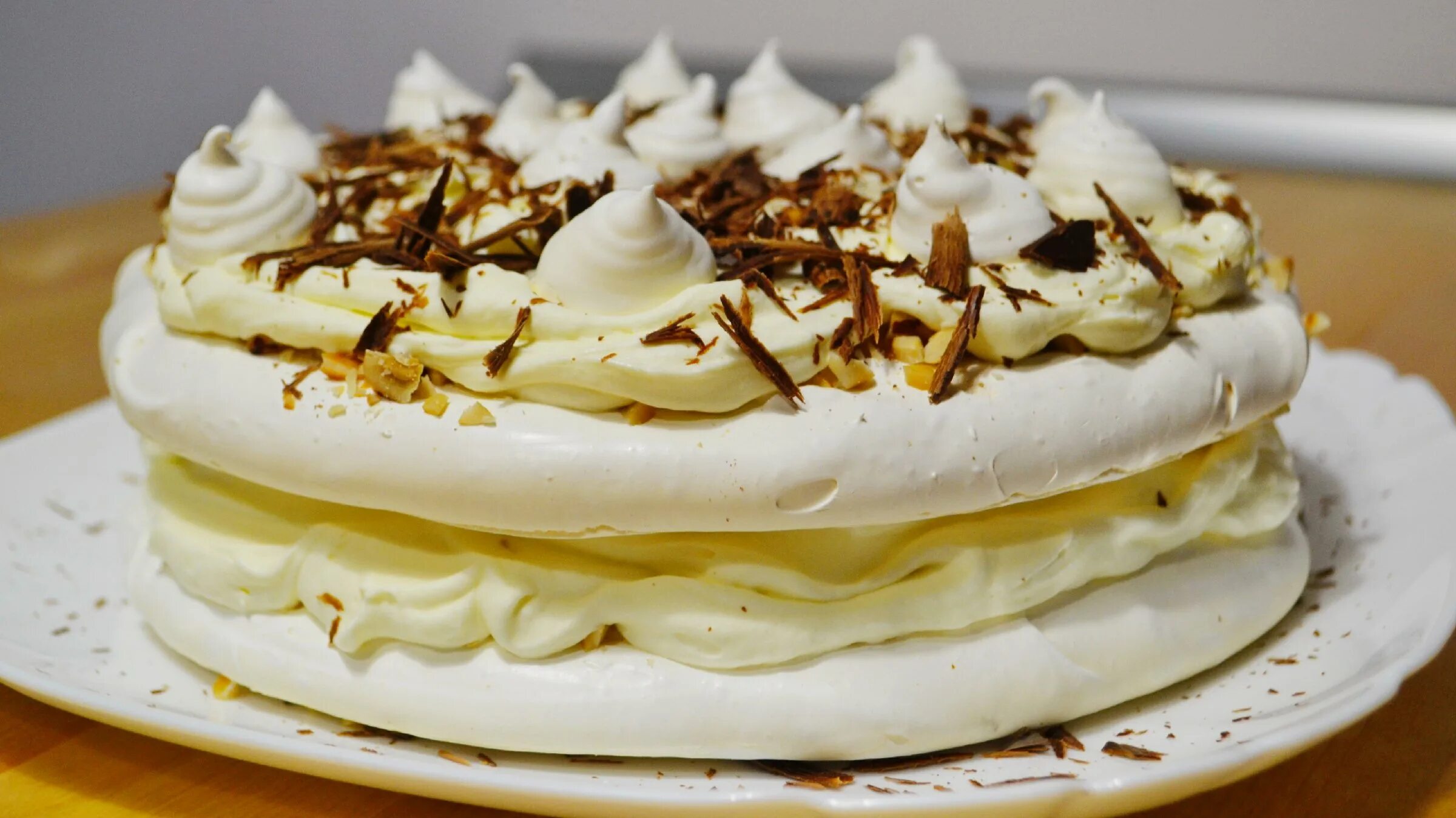 Тесто и крем для торта. Крем швейцарская меренга. Торт с безе и меренгами. Королевский торт меренговый. Торт "безе с фундуком" (Hazelnut Meringue Cake).