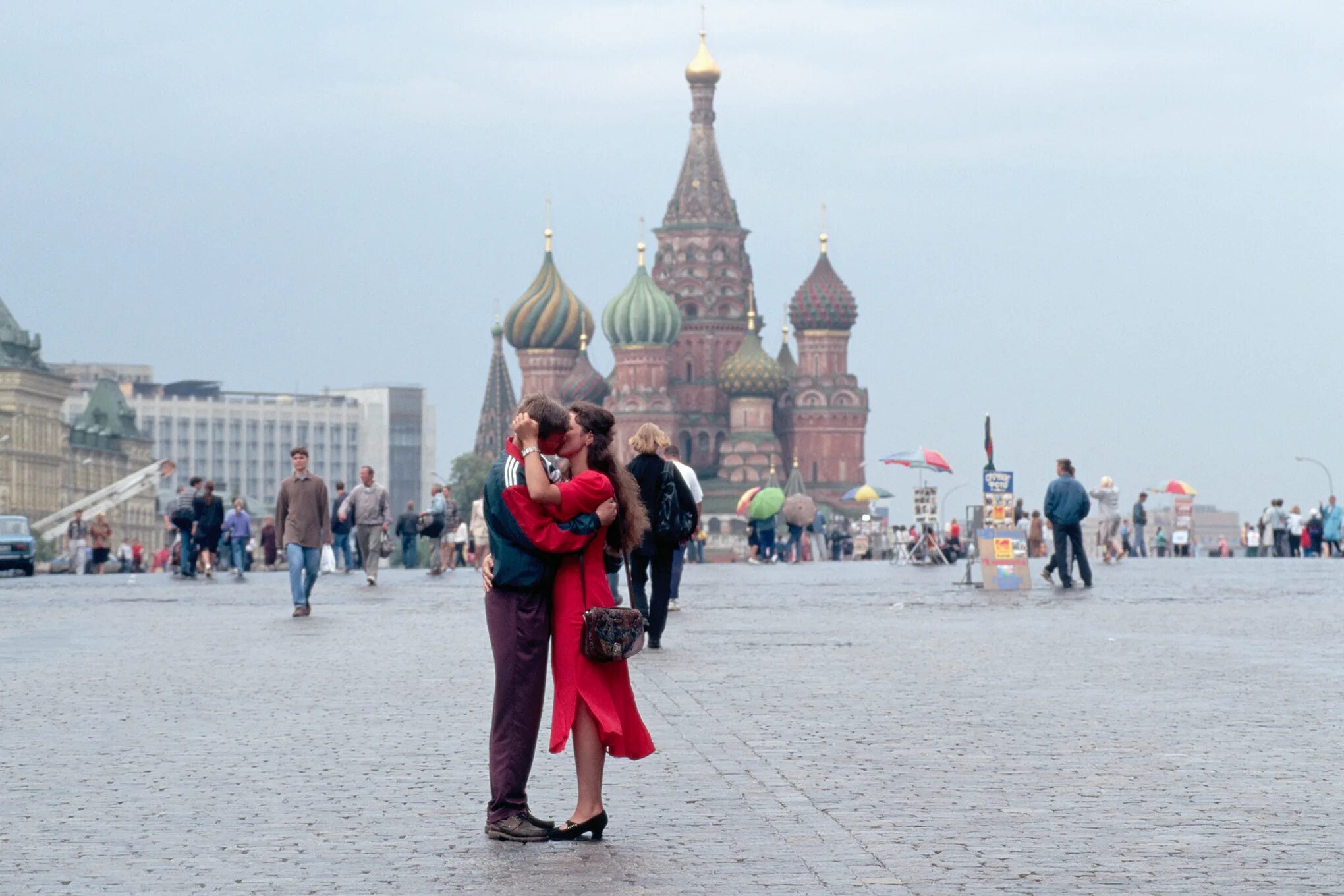 Чувствовать площадь. Москва 90е красная площадь. Москва 90-х красная площадь. Московский Кремль 1990-е. Красная площадь в 90.