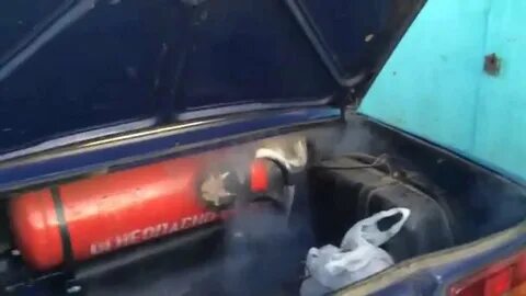 Из баллона медленно выпустили
