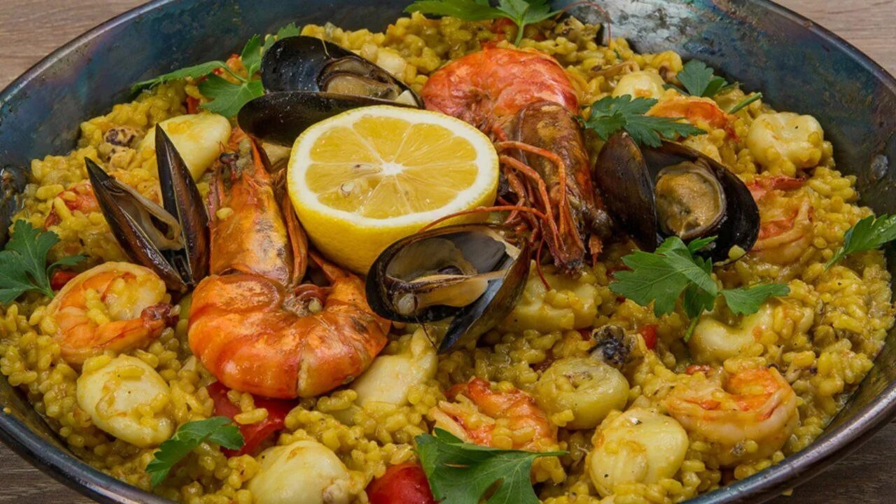 Паэлья кухня. Испанская паэлья. испанская паэлья с морепродуктами. кубинская паэлья. 1. паэлья (paella).