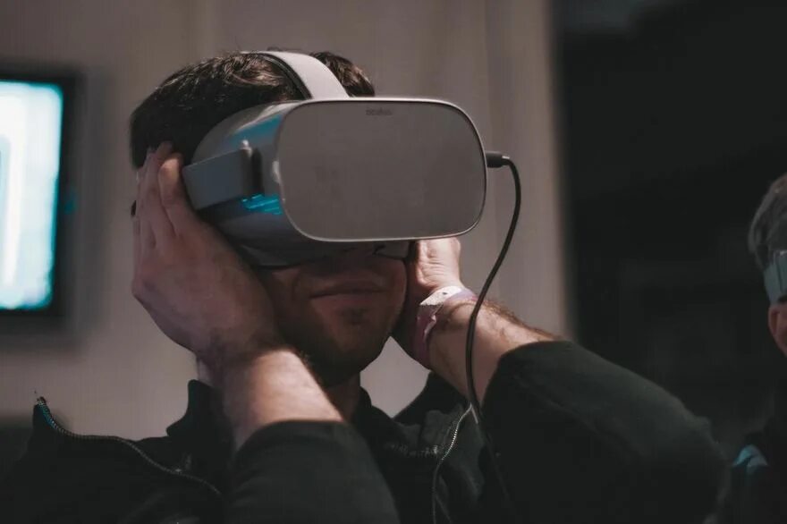 Фестиваль виртуальной реальности. Дизайнер виртуальной реальности. Фестиваль виртуальной реальности и технологий kod. Виртуальная реальность СПБ.