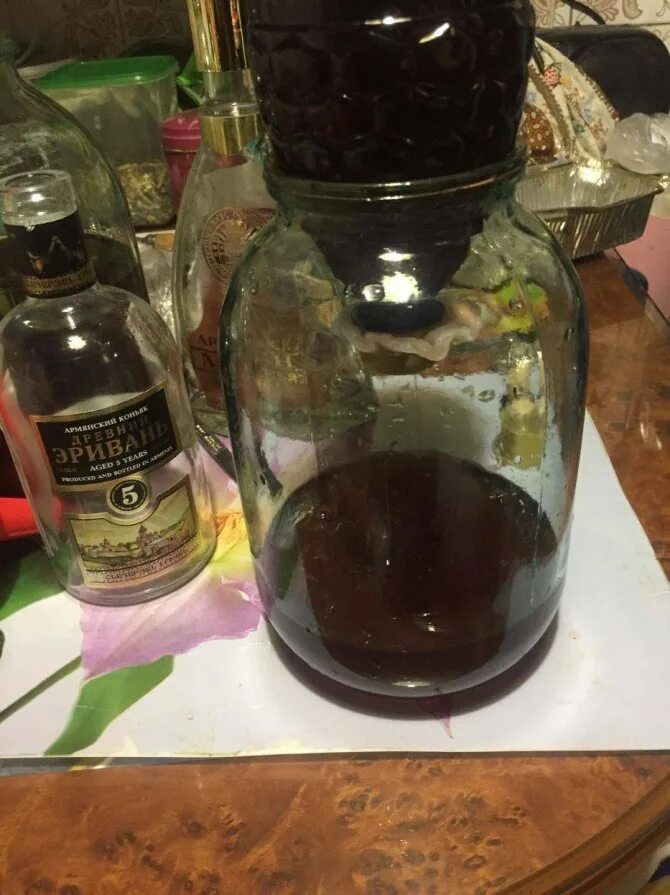 Настой домашний. Настаивание самогона. Настаивание самогона. Сколько дней настаивать самогон. Вода настоянная.