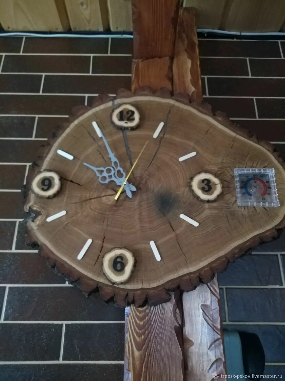 Псков часы. Необычные памятники пскова. Часы на псковском кремле. Псков час. Псков час.