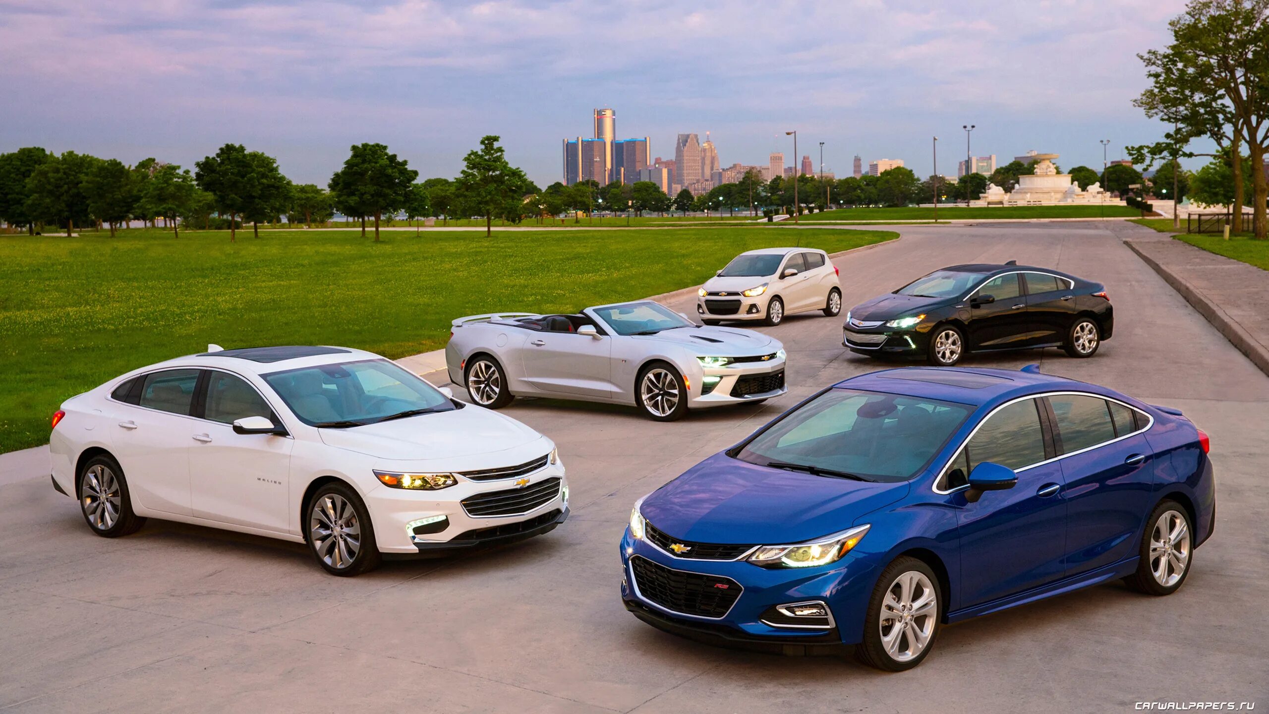 Мерседес авео фото. Chevrolet aveo 2011. Шевроле круз хэтчбек рестайлинг. Шевроле круз 2022. Chevrolet aveo 2018.