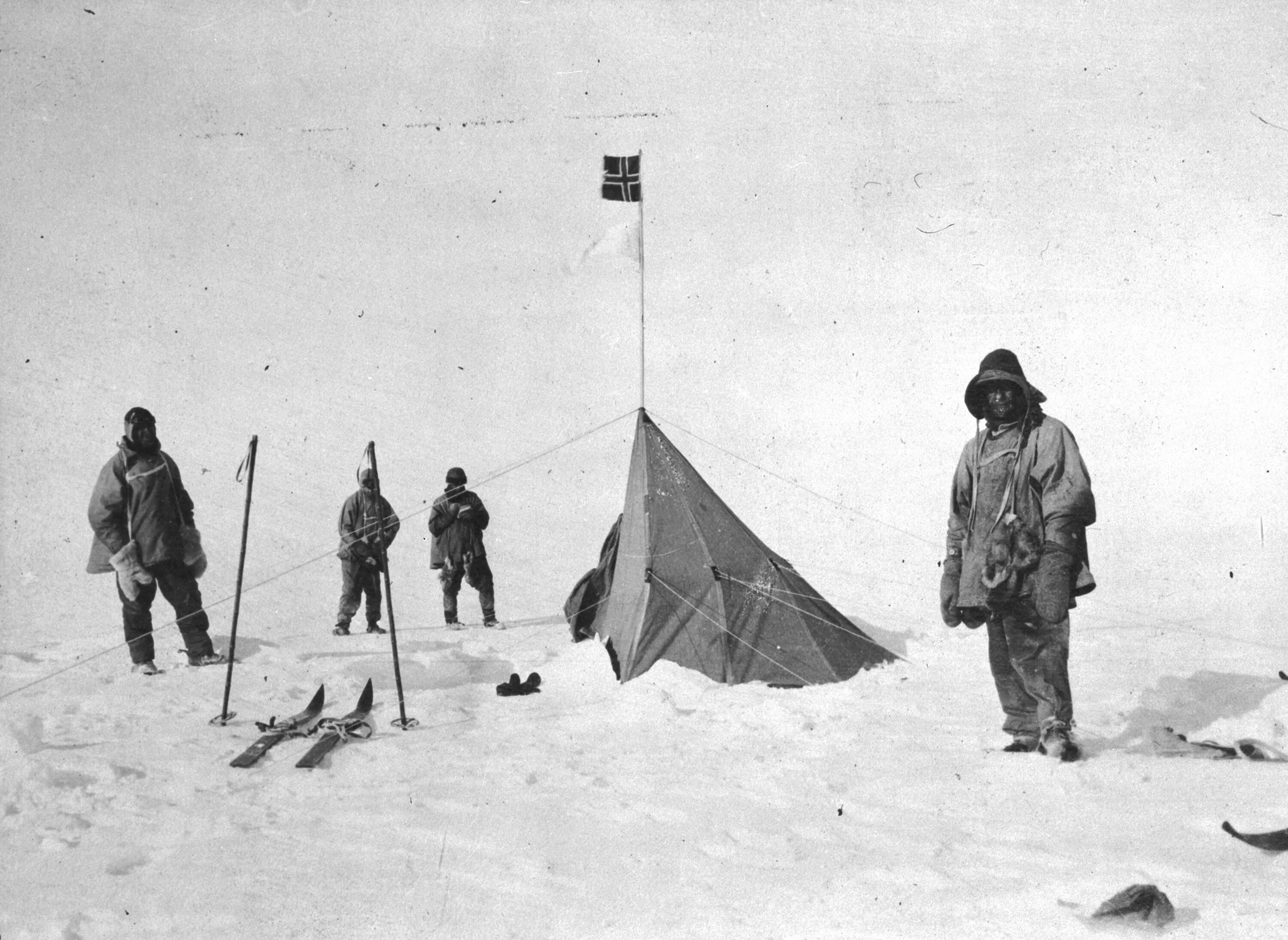 Экспедиция Амундсена и Скотта. Руаль Амундсен 1910-1912. Экспедиции новый год