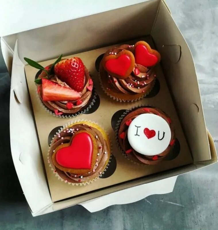 капкейк на 14 февраля. пирожные капкейки.