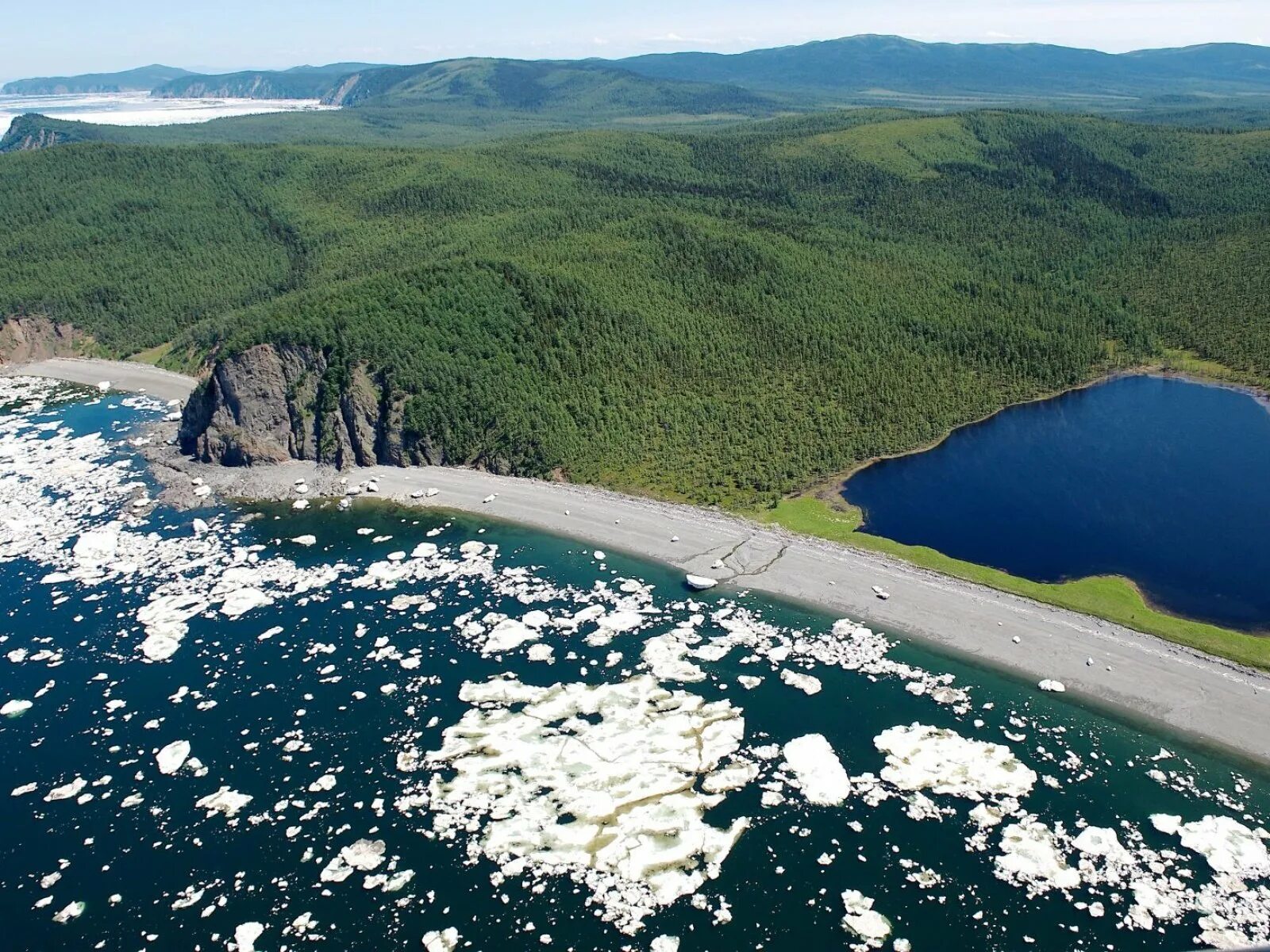 Шантарские острова находится. Шантарские острова охотское море. шантарские острова хабаровский край. дальний восток шантарские острова. остров большой шантар хабаровский край.