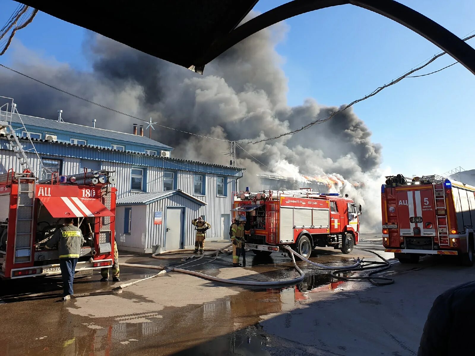 Что горит в нижнем новгороде. Пожар в Нижнем Новгороде. Пожар в Канавинском районе Нижний Новгород. Пожар на складе горючих материалов. Пожар на складе ГСМ.