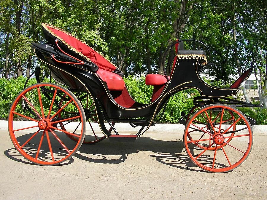 Карета остановка. Карета из дерева для сада. Кэб конный экипаж. Карета остановка. Тип кареты.