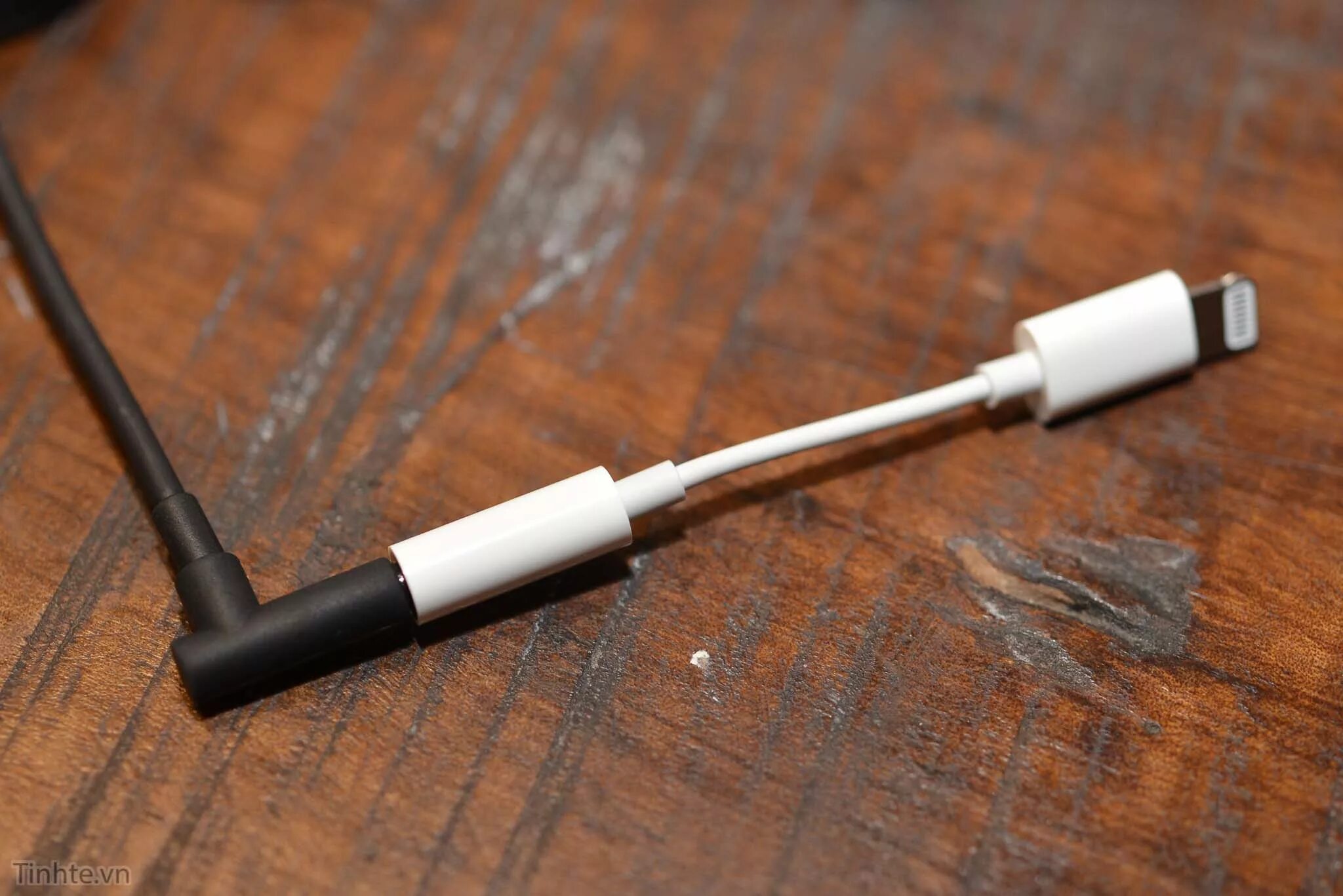 Наушники iphone 3.5. Apple lightning на 3.5mm jack. lightning 3.5 jack. переходник с лайтинг на 3.5 на джек. переходник наушники айфон на 3.5 jack.