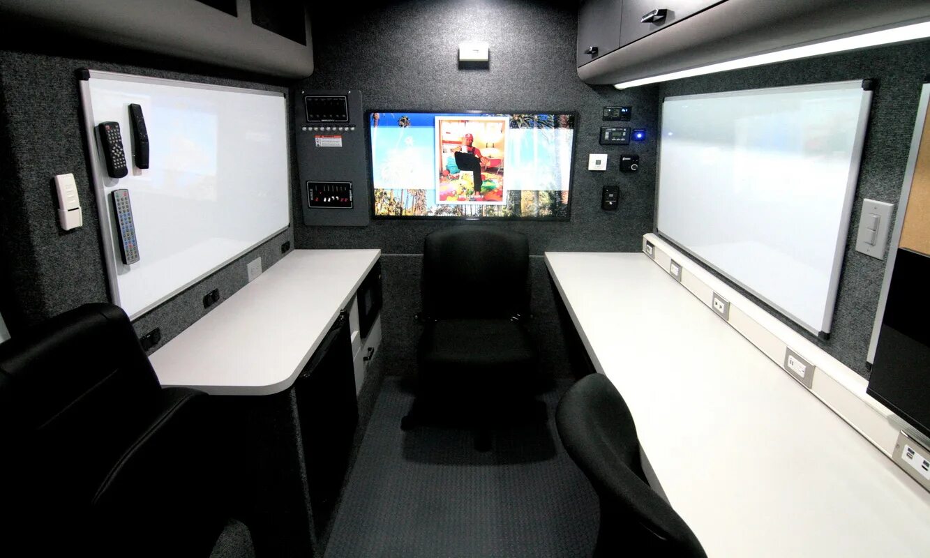 Mobile command center inside. Fire mobile command center. Nypd mobile command center. Mobile command center. Военный мобильный командный центр гла.