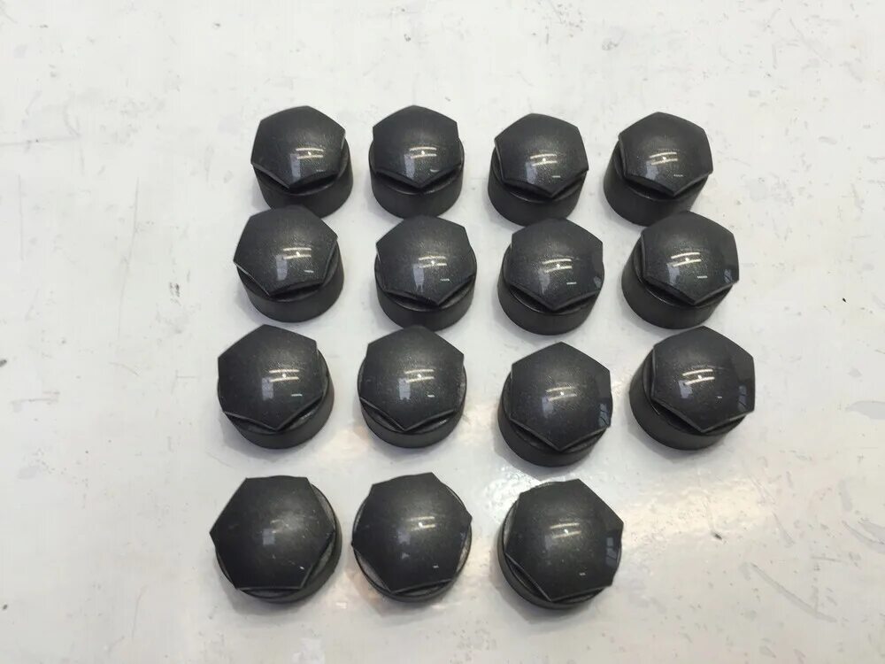 Vag 1z0601173az37. Колпачки на колесные болты 19 vag. Колпачки на колесные болты 19 vag. Колпачки колесных болтов vag. Vag 4f0601173az37.