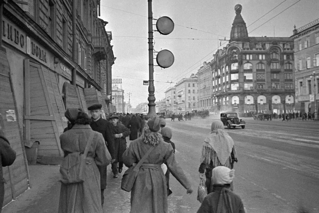 Блокада ленинграда блокадный ленинград. В 1941 в ленинграде было начало. В 1941 в ленинграде было начало. В 1941 в ленинграде было начало. Блокада ленинграда сентябрь 1941.