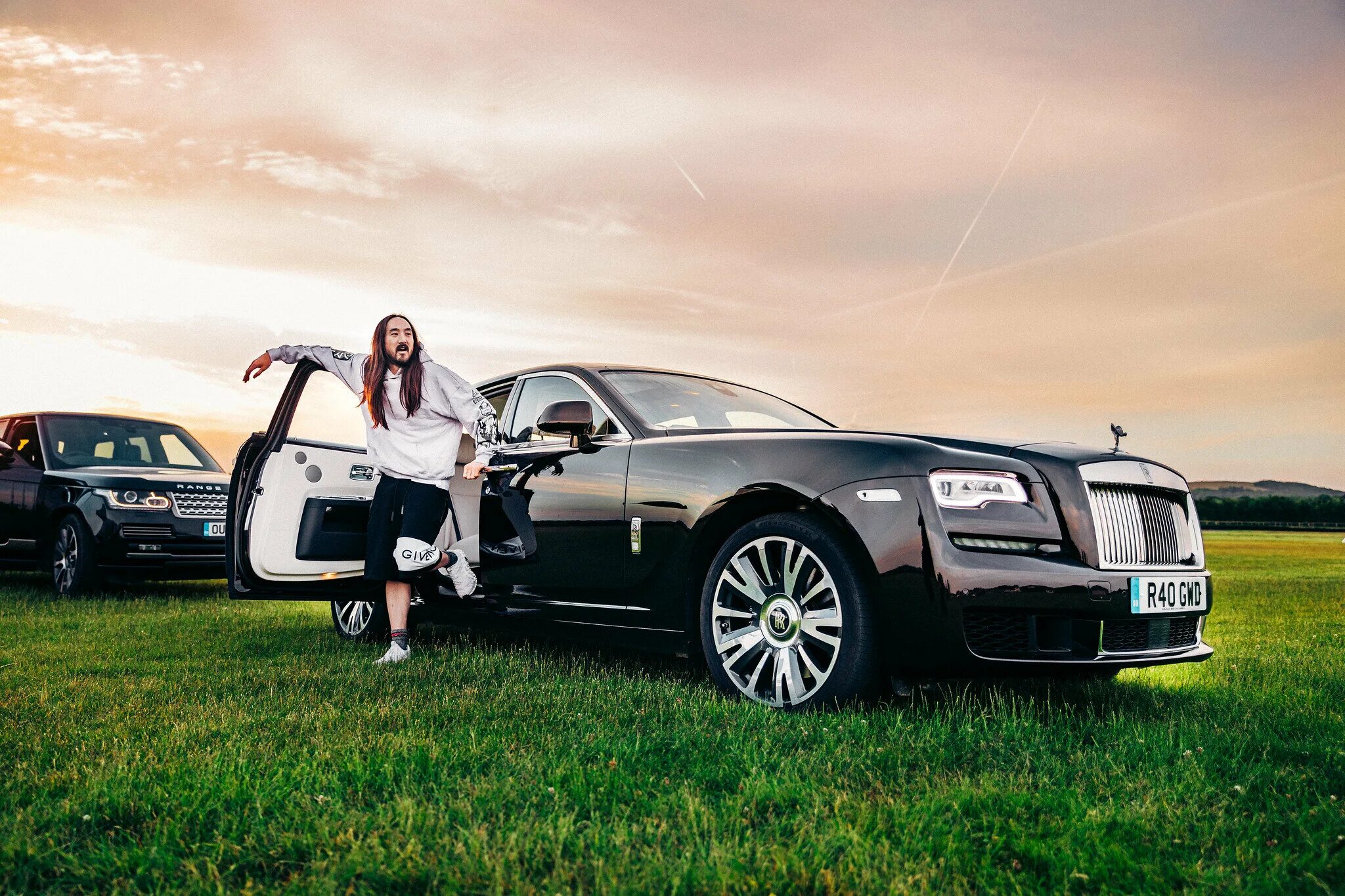 Песня ты дороже чем rolls royce. Роллс Ройс Ханны. Машина Ханны Роллс Ройс. Ханна Роллс Ройс изумрудный. Машина Юлии Гавриловой Роллс Ройс.