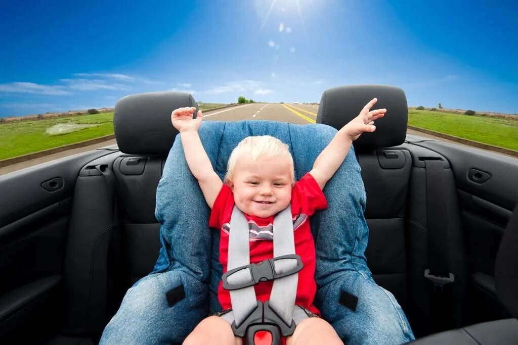 Кресло безопасности в машине. Машина для детей. Ребенок в автокресле. Детское кресло безопасности. Детское автокресло в машине.