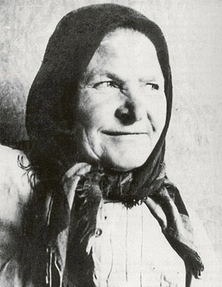 Солженицын матренин матрена. Солженицын матрена васильевна. Матрена солженицын иллюстрации. Матрена матренин двор иллюстрация. Солженицын матренин двор.