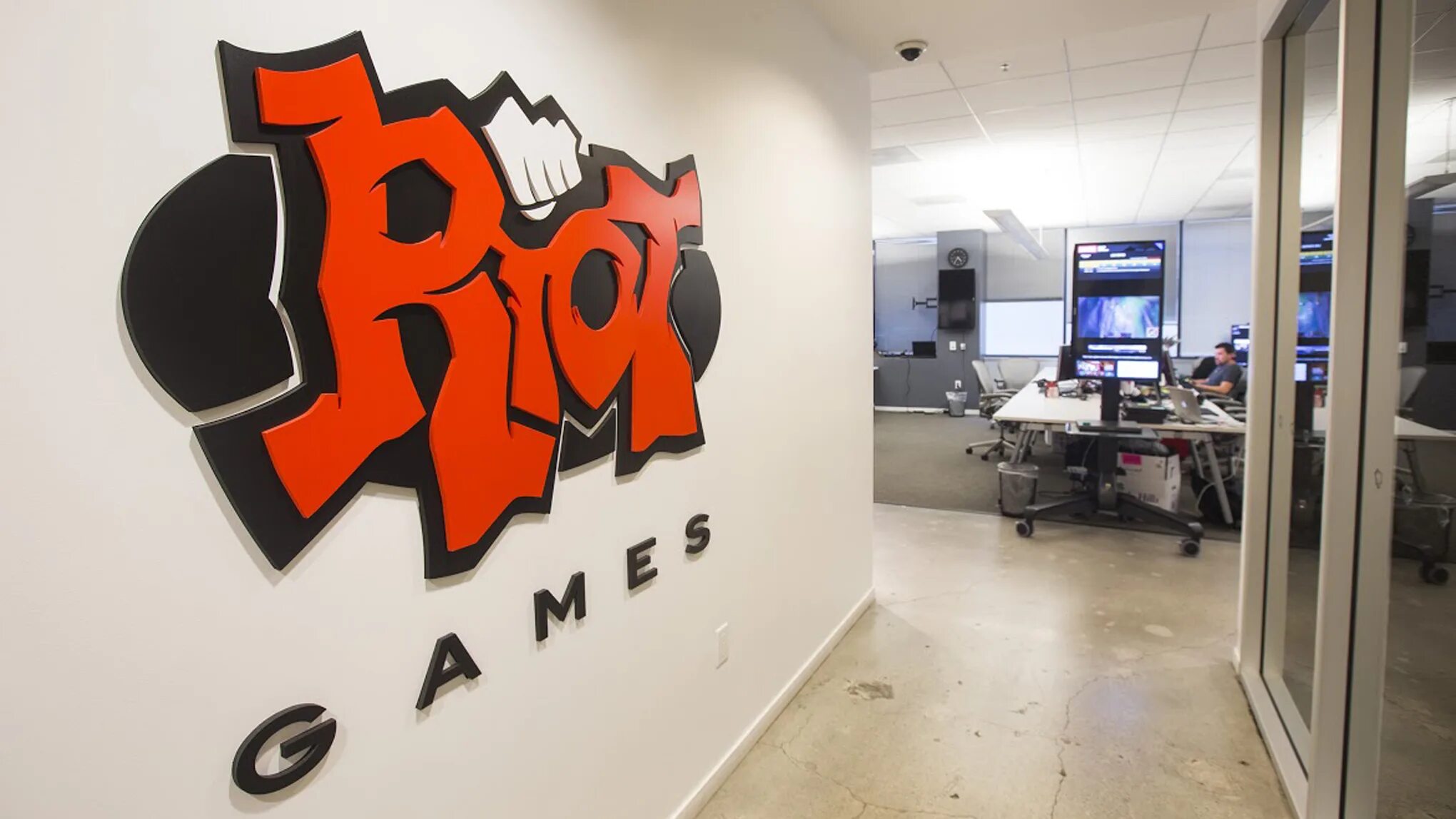 Rinat games. Riot games. Офис Райот геймс. Фирма Riot games.