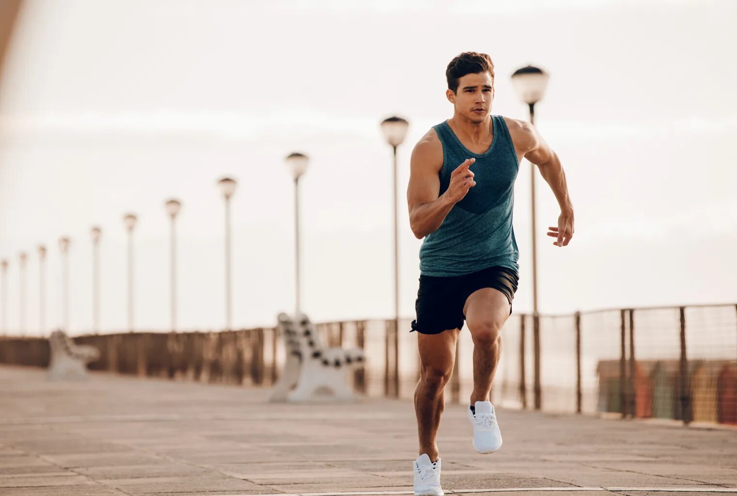 It s time to run. Спортсмен бежит. Мужчина бежит. Спортивный мужчина бежит. Парень бегает.