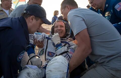 Космонавты вернулись на землю сегодня