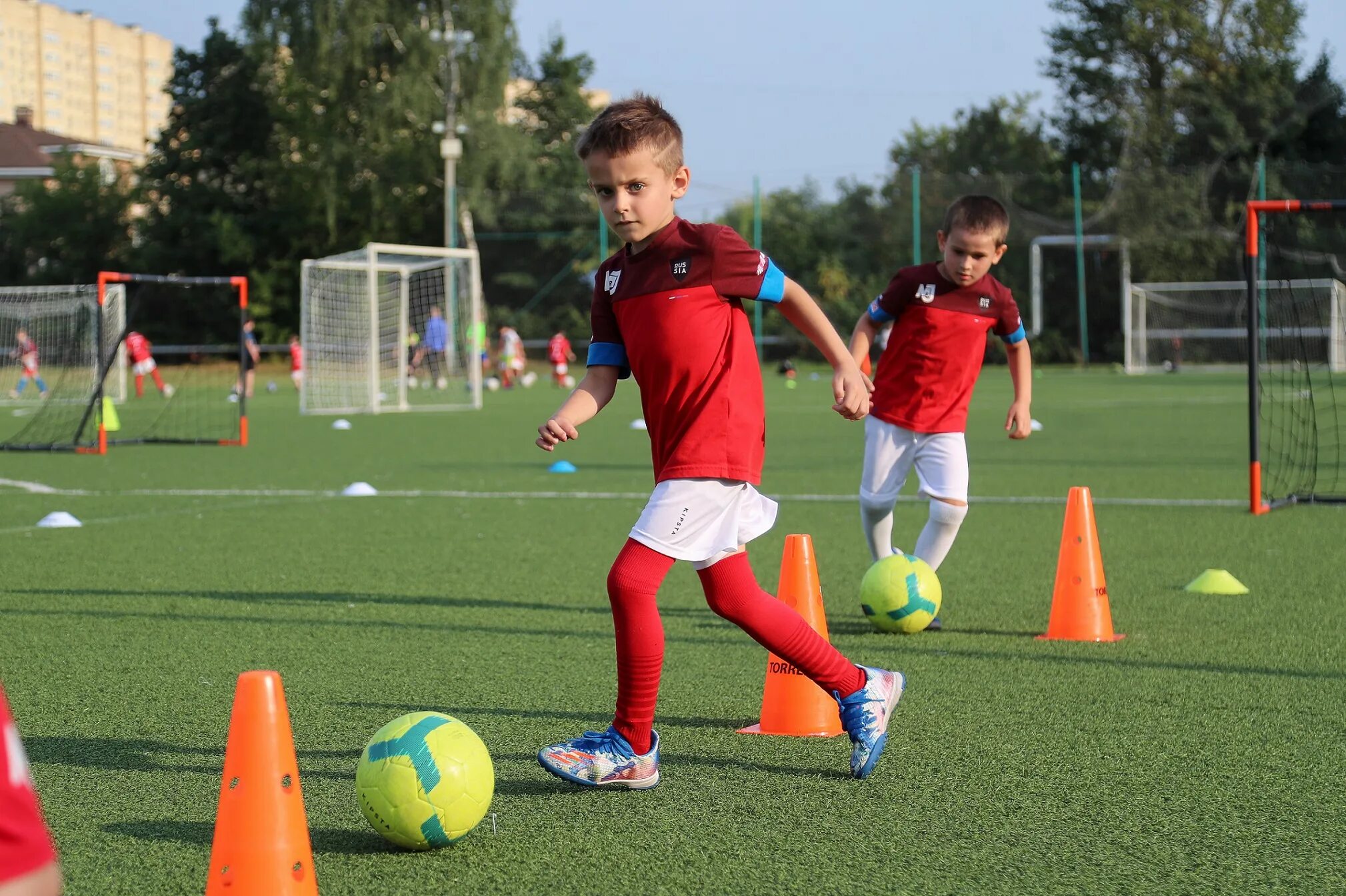 School sport club. Мистер Джуниор Королев. Mr Junior футбол Мытищи. Школа футбола Джуниор. Джуниор футбольная школа Новосибирск.