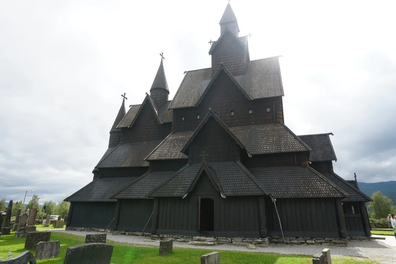 Храм черного цвета. Храм с черными куполами на таганке. Церковь с черным куполом самара. Черные купола. Храм черного цвета.