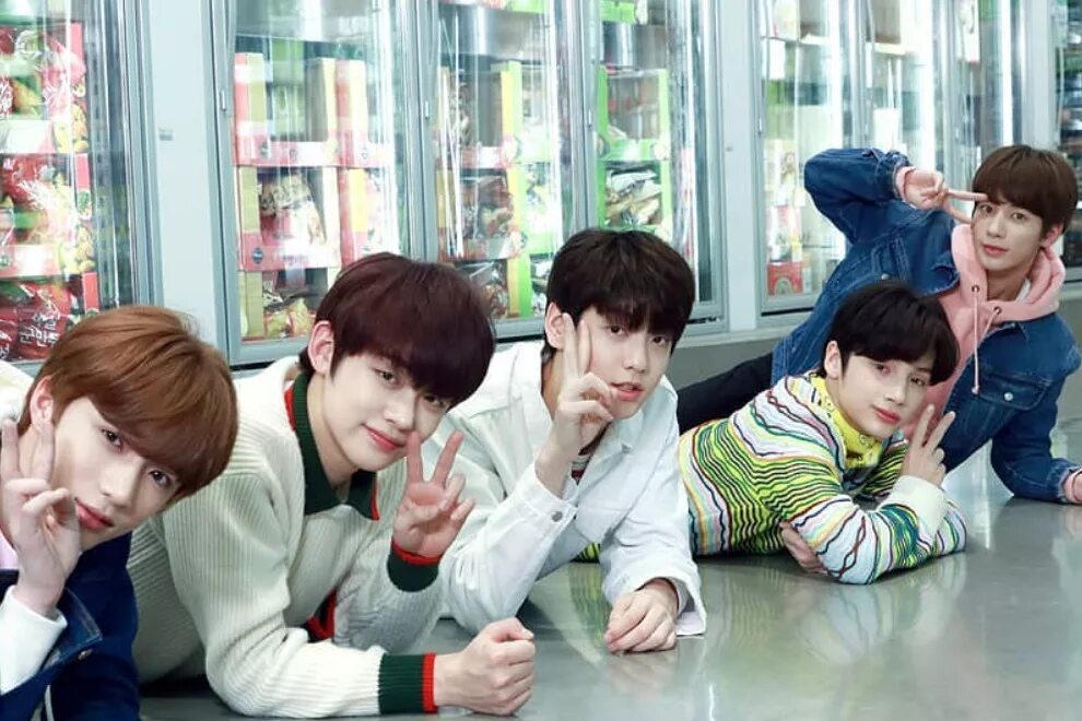 Как называют фанатов тхт. Tomorrow x together ёнджун. txt kpop группа. группа txt. тхт группа участники.