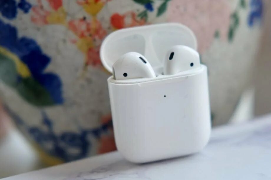 Как выглядит airpods. Айрподс 2. iphone airpods 2. наушники аирподс 2. apple airpods (2nd generation).