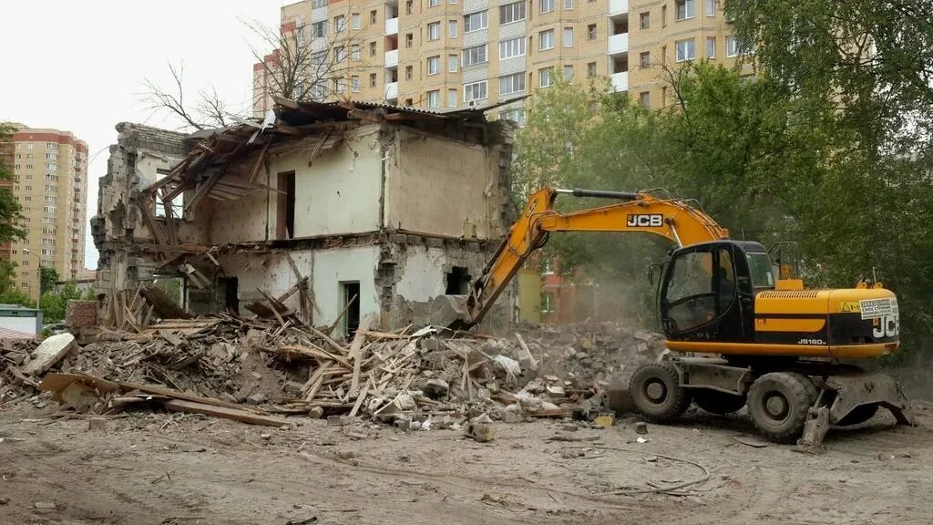 Демонтаж высотного дома демонтаж снос demontag stroy. Демонтаж зданий. демонтаж старых зданий и сооружений. демонтаж экскаватором. техника для демонтажа зданий и сооружений.