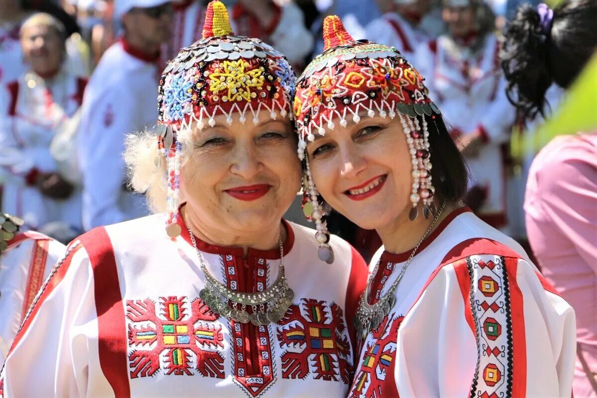 Чуваш сайт. Чувашский национальный костюм акатуй. праздник акатуй чувашский национальный костюм. национальные костюмы народов россии чуваши. чуваши этнос.
