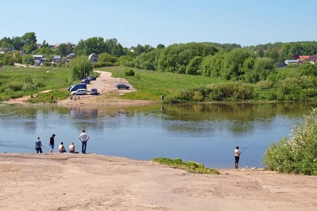 Купаться на оке фото. Река ока можно купаться. Пляж на реке ока в подмосковье. Отдых на оке в подмосковье. Река дугна калужская область.