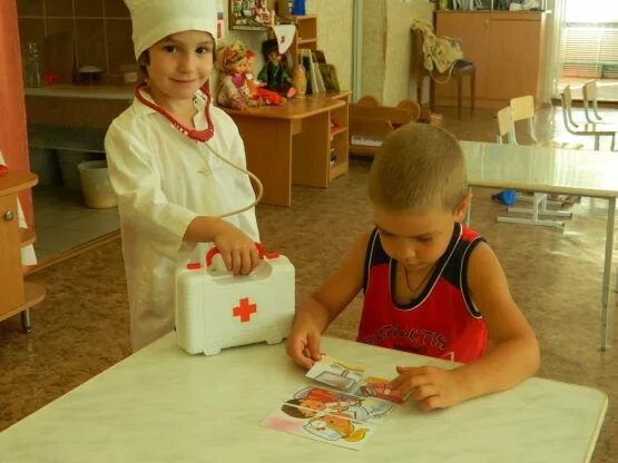 Младшая группа профессия врач. Ознакомление с профессиями в средней группе. Знакомим детей с профессиями старшая группа. Занятие в средней группе. Ознакомление с трудом взрослых в старшей группе.