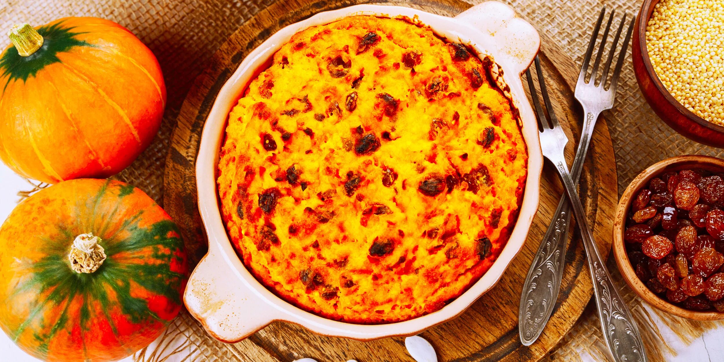 Запеканка из тыквы. Запеканка творожная. Тыквенная запеканка. Запеканка с тыквой и яблоками в духовке. Запеканка из тыквы с манкой в духовке.