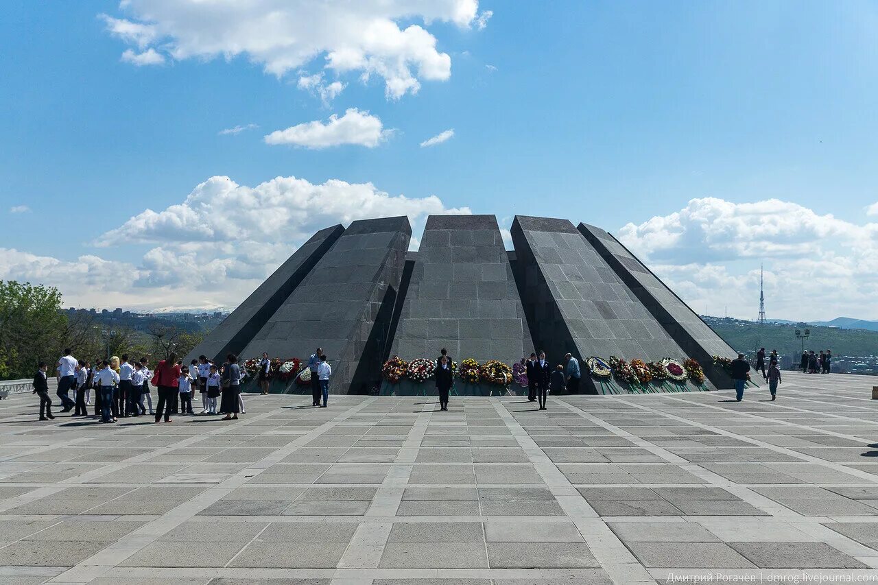 Памятник геноциду в гатчине. Мемориальный комплекс в гатчине проект. Памятник геноциду в гатчине. Памятники вов в гатчинском районе. Парк цицернакаберд.